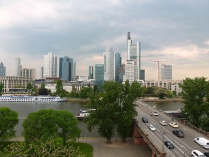 Blick vom Filmmuseum auf Frankfurts Bankenviertel